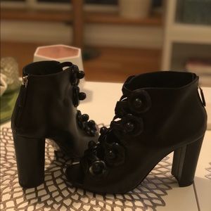 BRAND NEW CHANEL SHOES SIZE 39 (US 9)